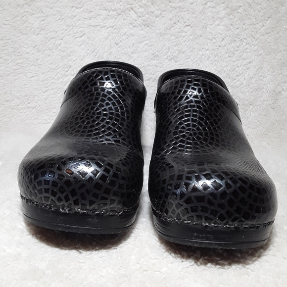 Dansko Black Patterned Clogs Size 41 - Picture 3 of 13